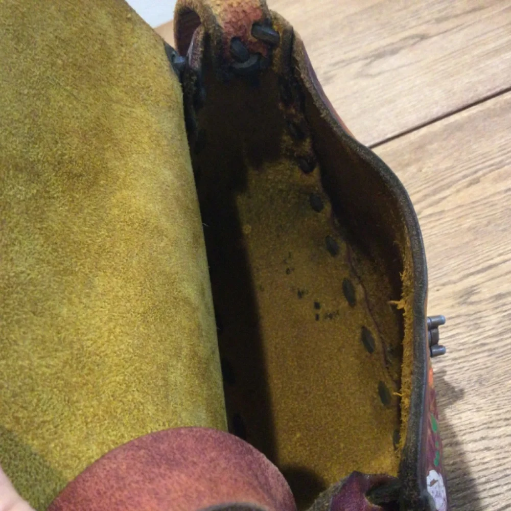 Vintage 70s Handmade Hand Tooled Cowhide Leather Crossbody Handbag - Picture 10 of 15